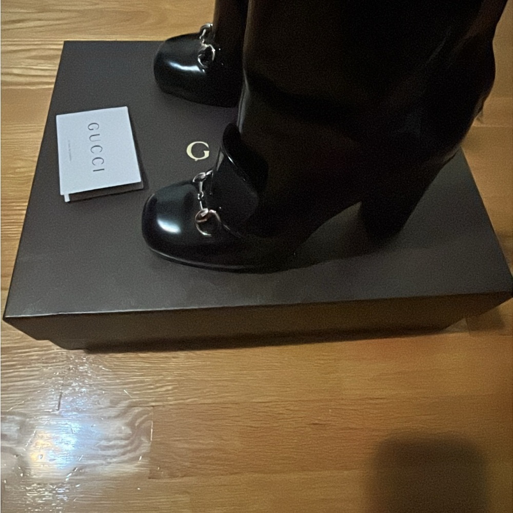 Gucci Black Heeled Boots with Luxurious Leather Finish - Picture 2 of 5